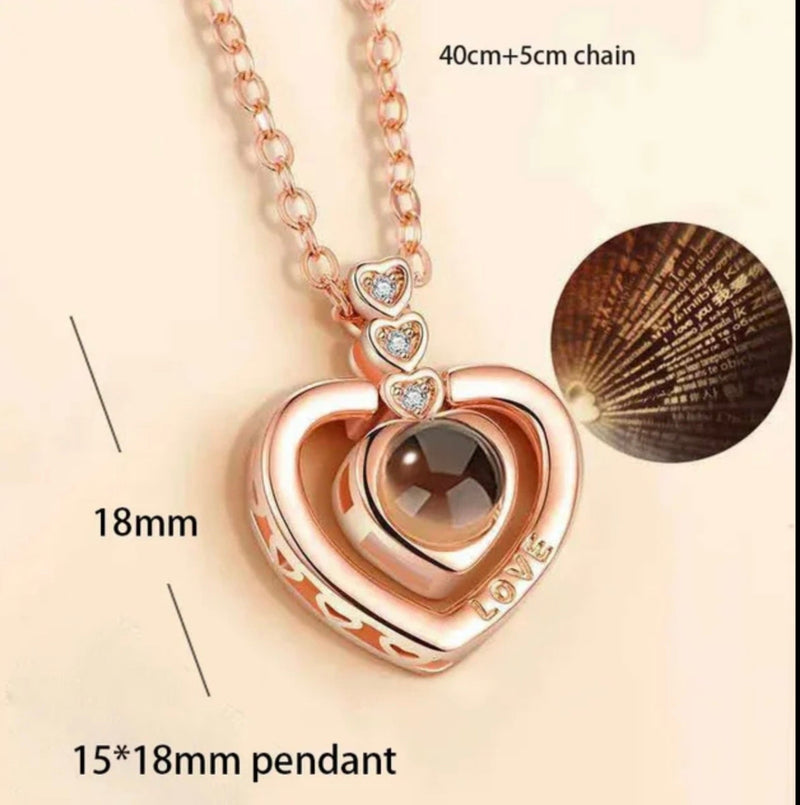 Collar "Te Amo" en 100 Idiomas: Un universo de amor en tus manos